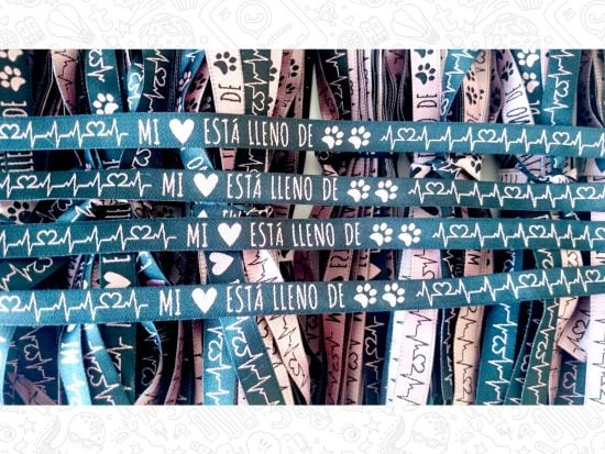 Pulseras-Tejidas-Pulseras-para-Eventos-Mi-Corazón-Está-Lleno-de-Huellas-Pulseras-de-tela-personalizadas