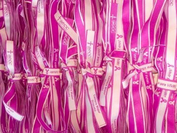 pulseras-rosas-pulseras-solidarias-Pulseras-de-Tela-AECC-Asociación-Española-Contra-el-Cáncer